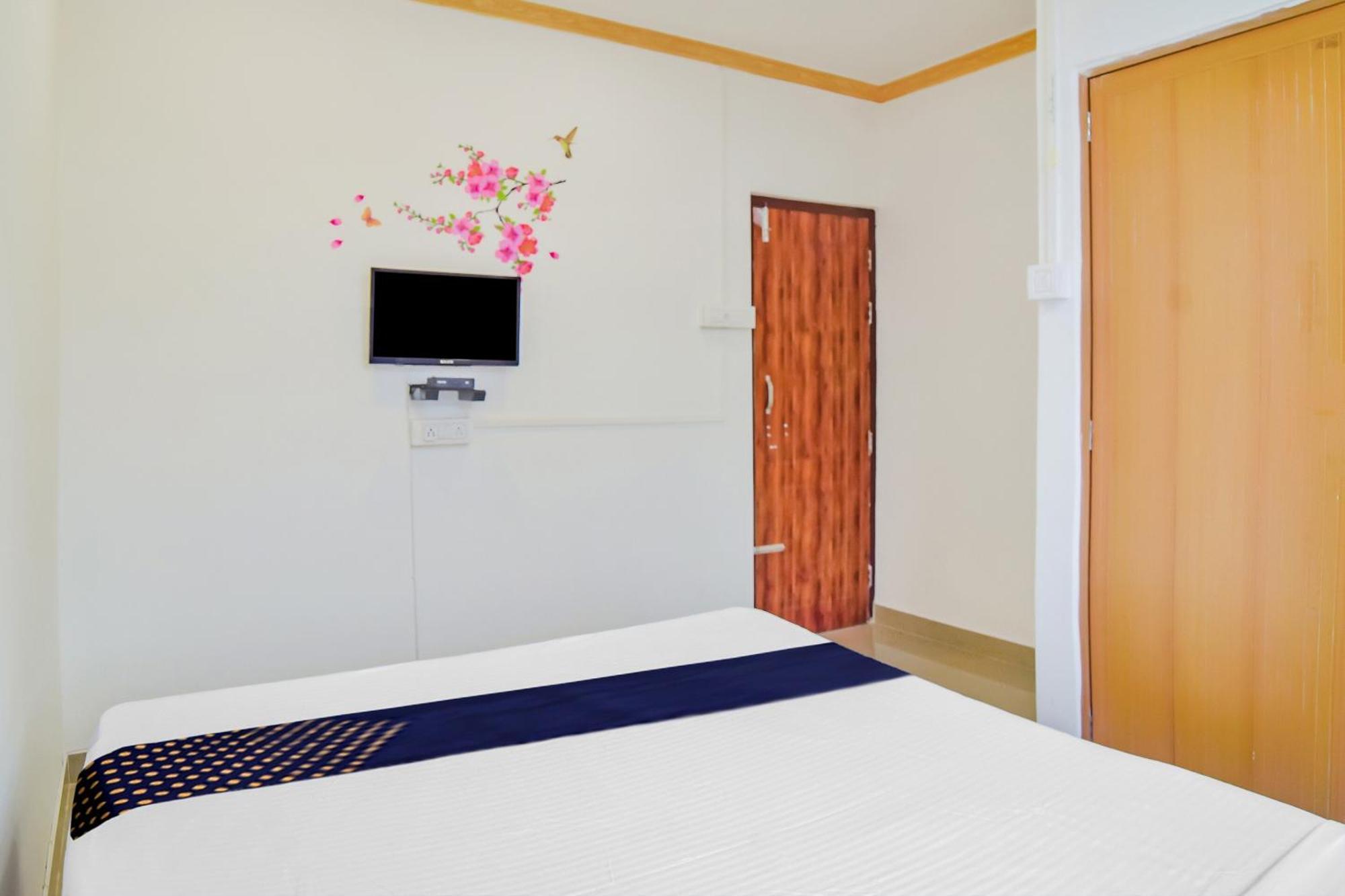 Spot On Nirvaan Guest House Kaharpara エクステリア 写真